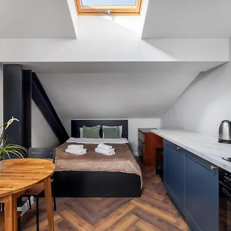 Close-golden - Old Town - Marcinkowskiego #1 Varšava